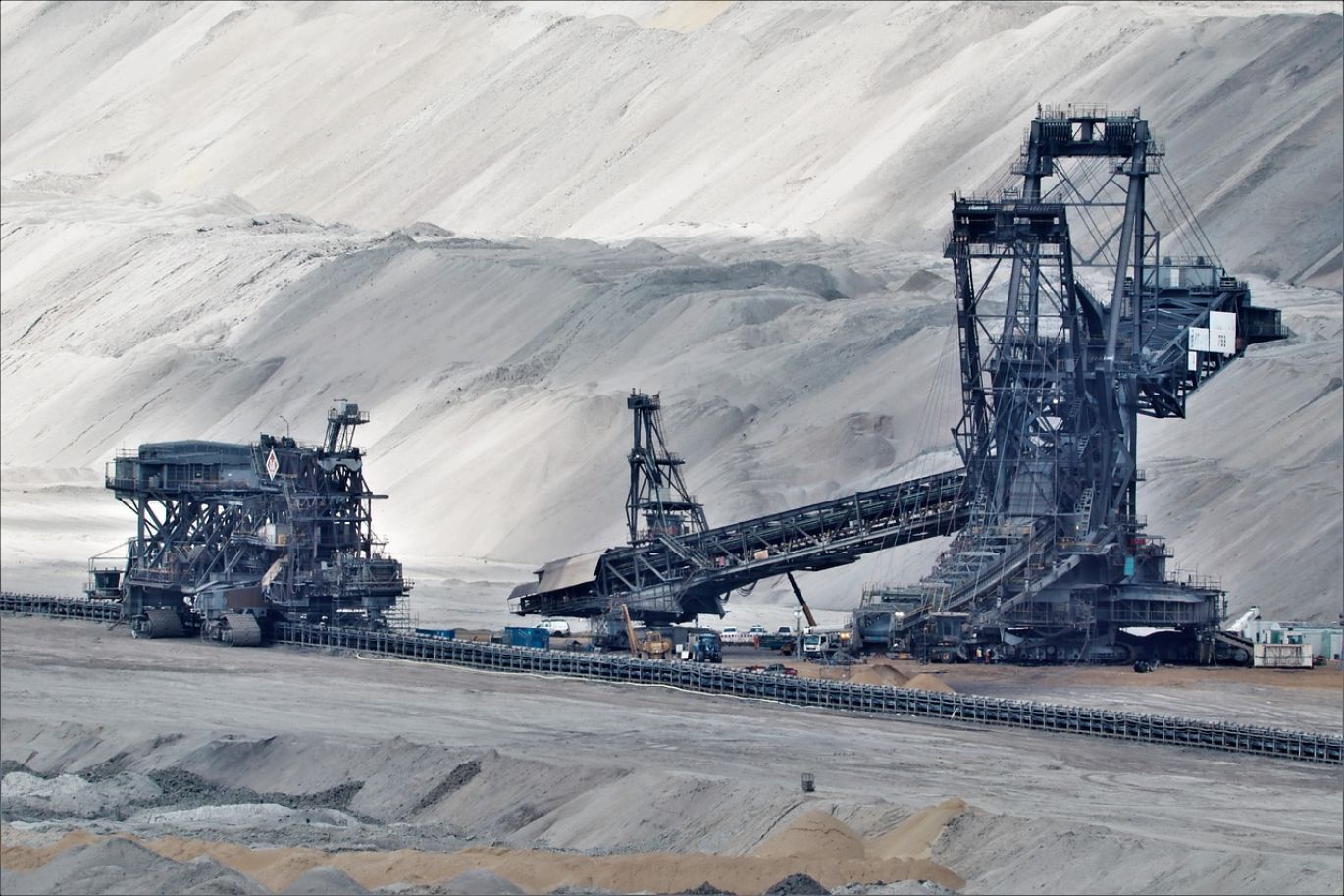 Illustration of Canadian mining stocks and global mineral trade connections
