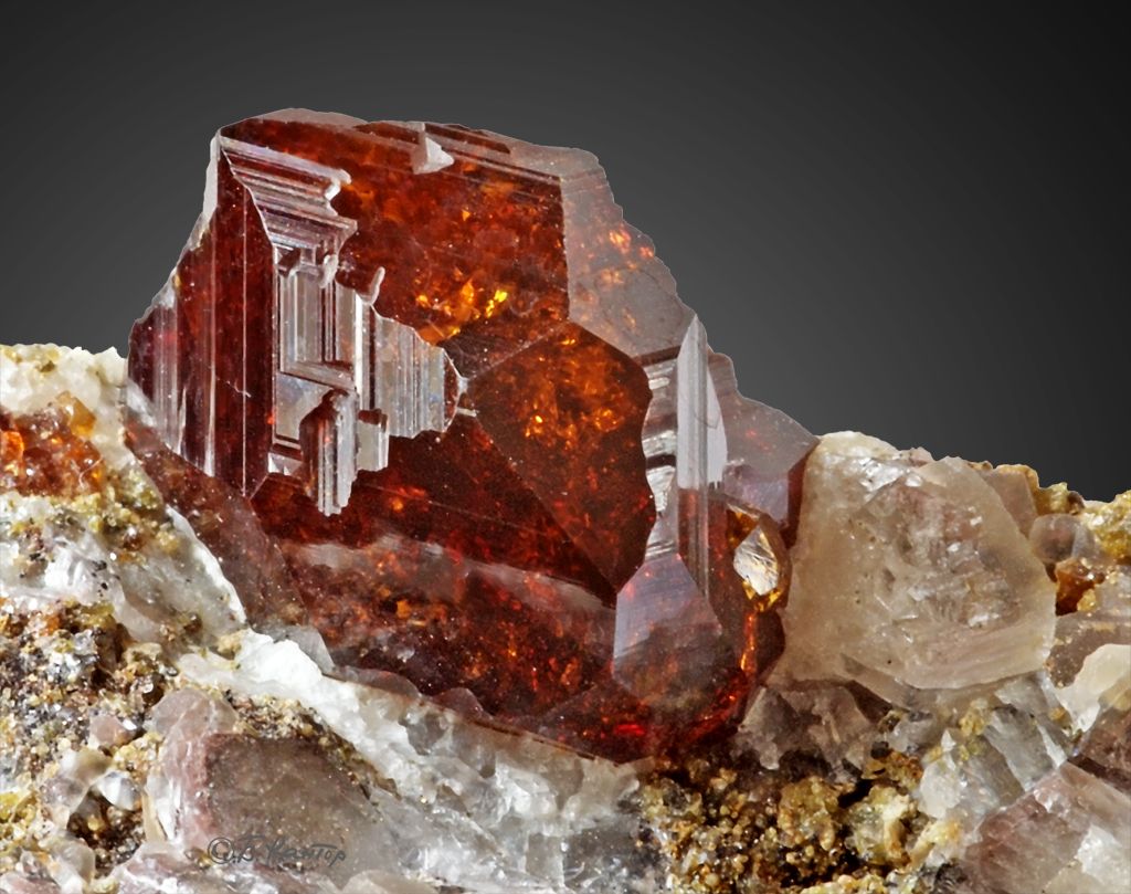 garnet gemstone mining industrial
