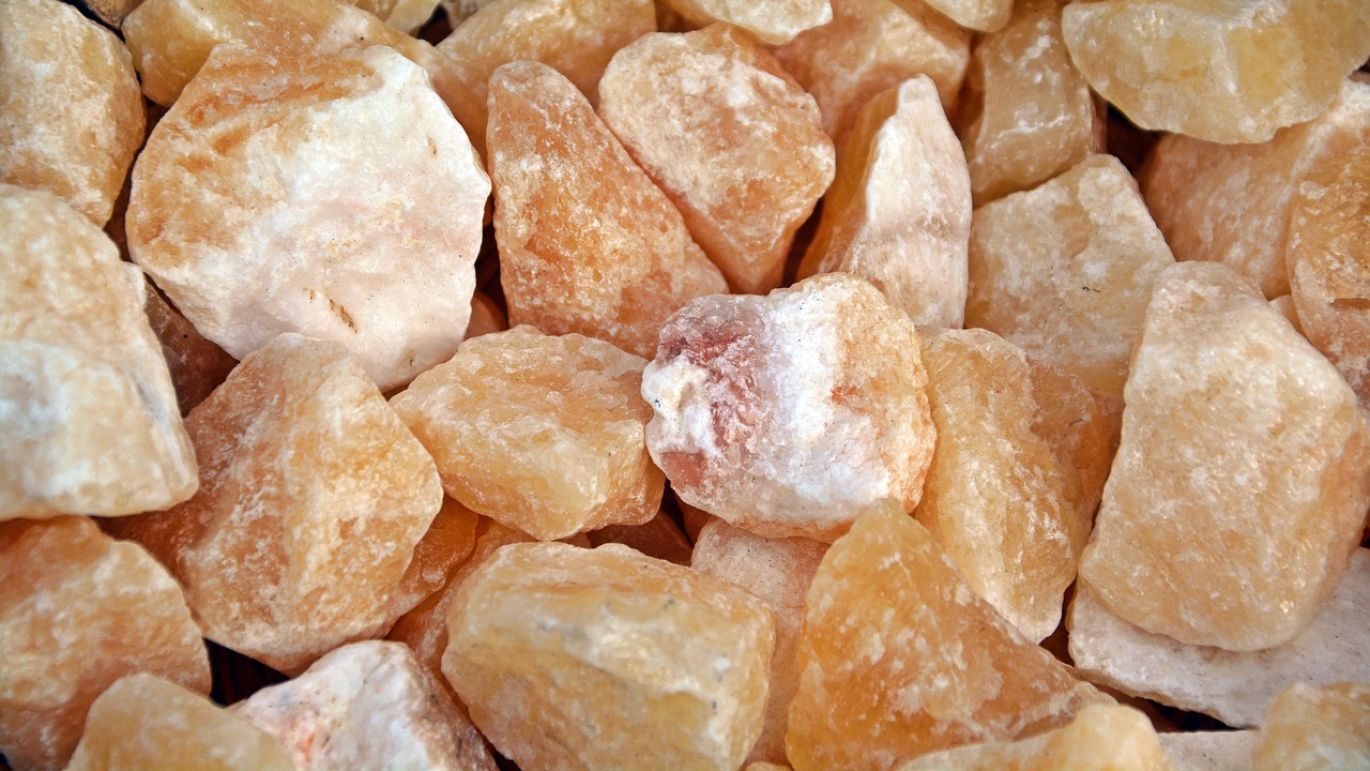 Gem World Wholesale: High-quality gemstones and industrial minerals ethically sourced from Kenya.