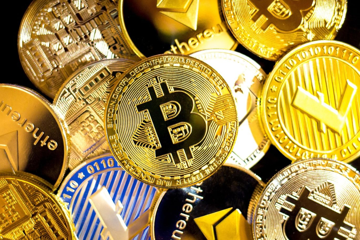 Gold bars and silver coins, representing Gold And Silver Investing For Dummies.
