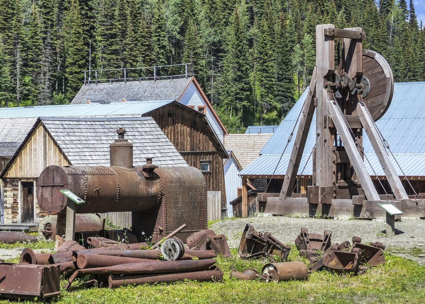 Gold mining terms explained with visuals of gold ore and mining equipment.