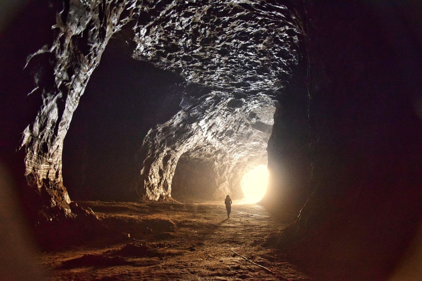 Junior Gold Stocks: Investors examining gold ore samples in Kenya with Maiyam Group representative
