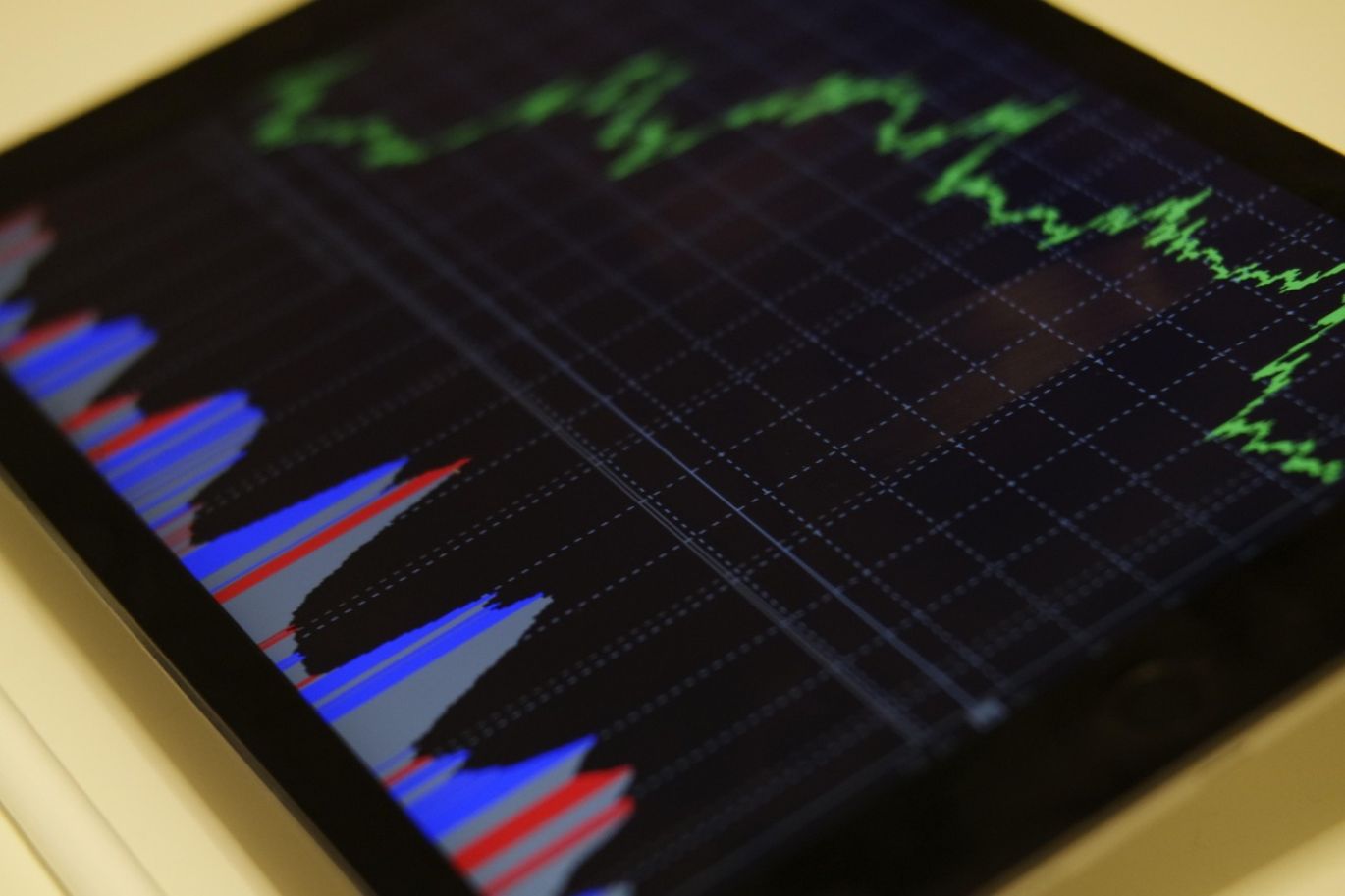 Kitco Gold Spot Live prices displayed on a financial chart, representing gold trading insights.