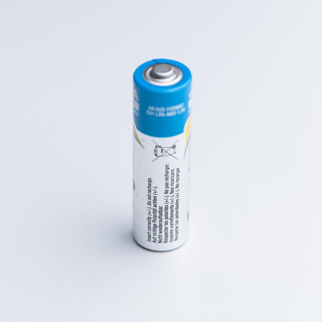 Close-up of lithium-ion battery components and raw minerals, representing Leading Lithium Battery Manufacturers.