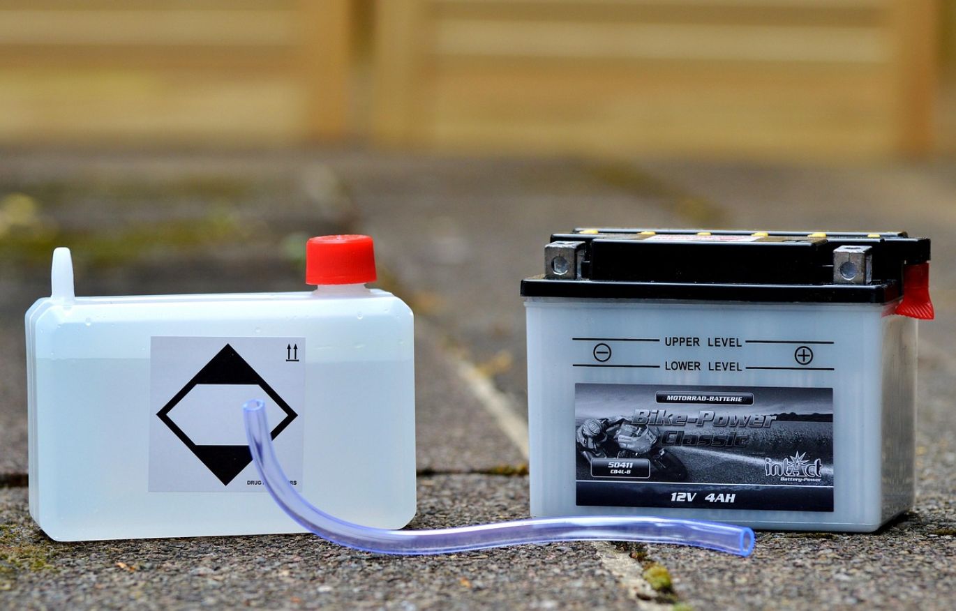 Industrial view of Li Polymer Battery Manufacturers working with sourced minerals