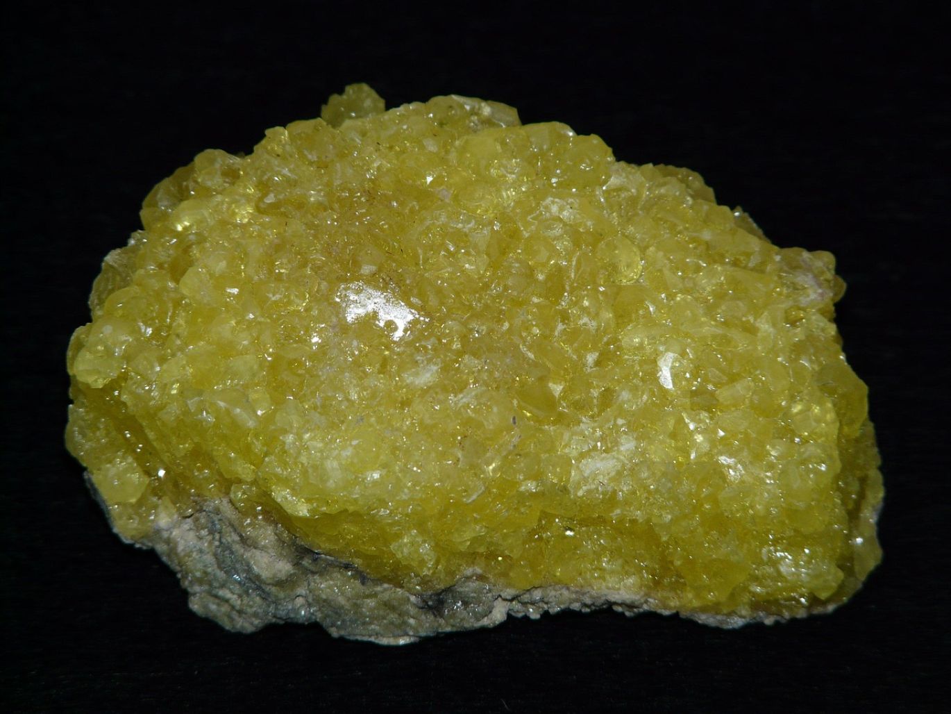 Close-up of Magnesium Sulphate Elements crystals, highlighting their industrial importance.