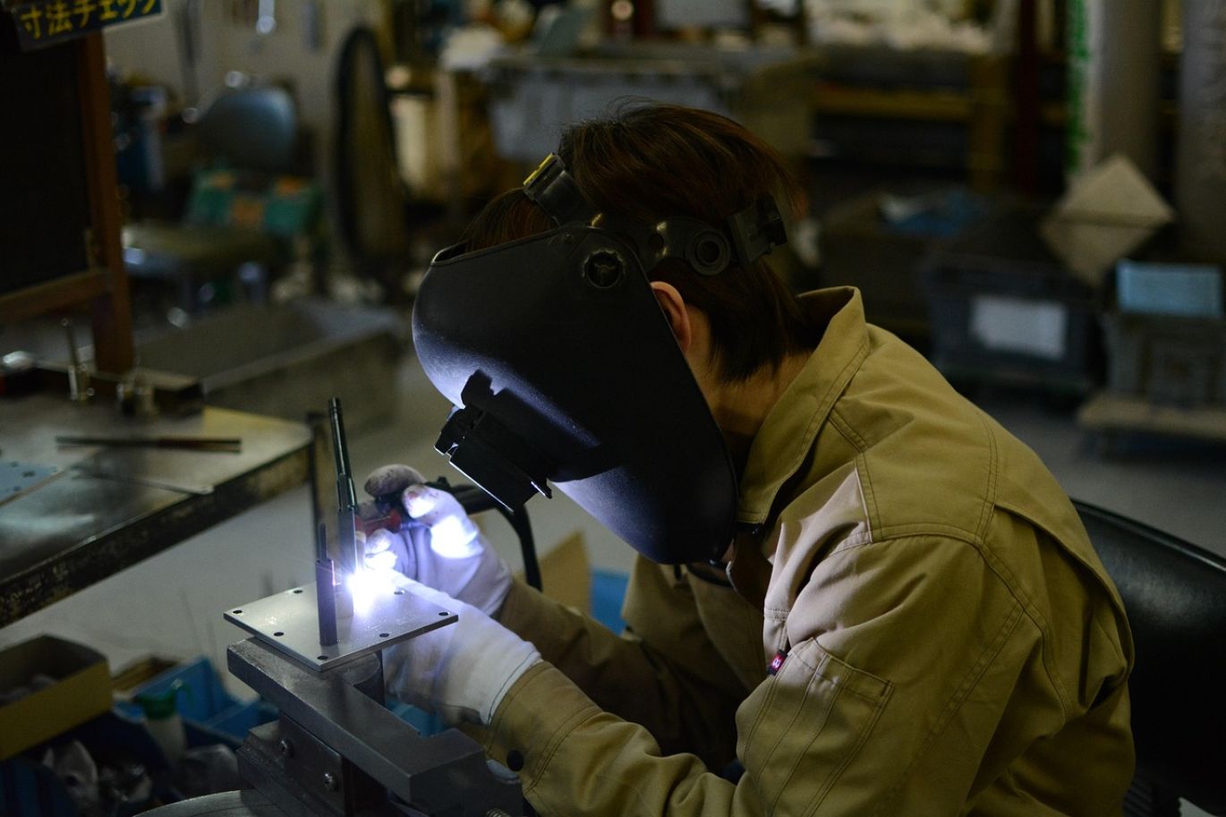 Mica Products Manufacturing - Supplying essential industrial minerals like graphite and lithium