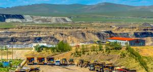 An aerial view of the expansive Hycroft Gold Mine in Nevada, symbolizing its scale and resource potential for Cambridge investors.