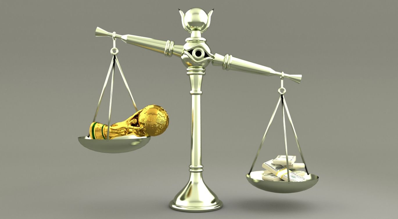 Comparison chart showing Platinum And Gold Which Is More Expensive, highlighting rarity and industrial uses.