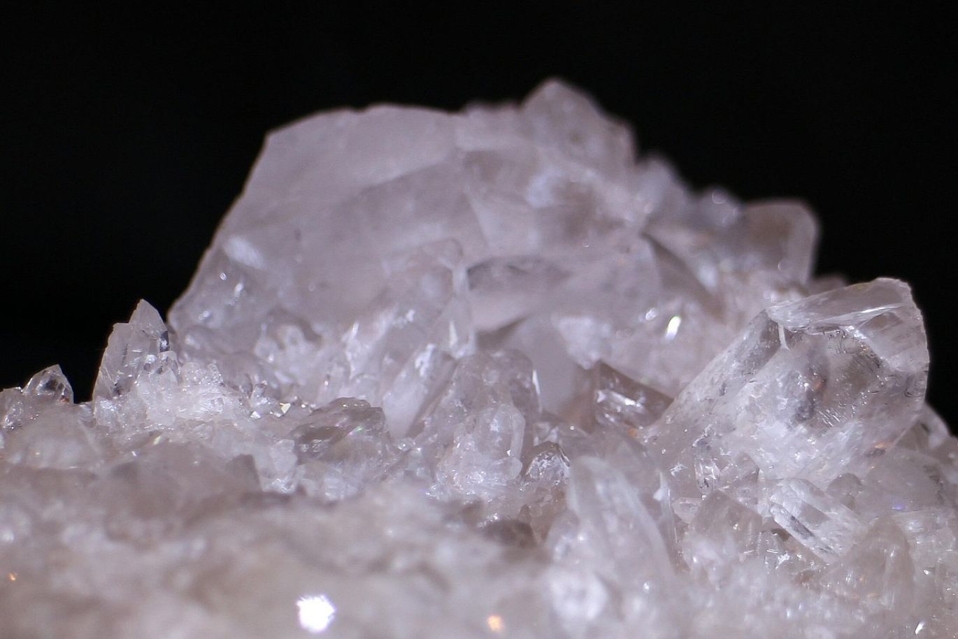 Supplier of Quartz Lumps offering high-quality minerals from Kenya for industrial use.