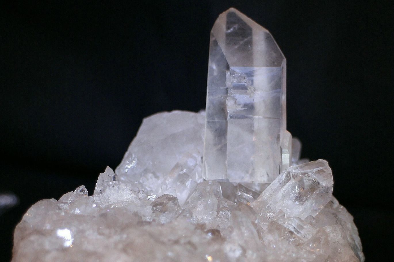 Quartz mining operations in Kenya, highlighting Maiyam Group's role as a leading supplier.
