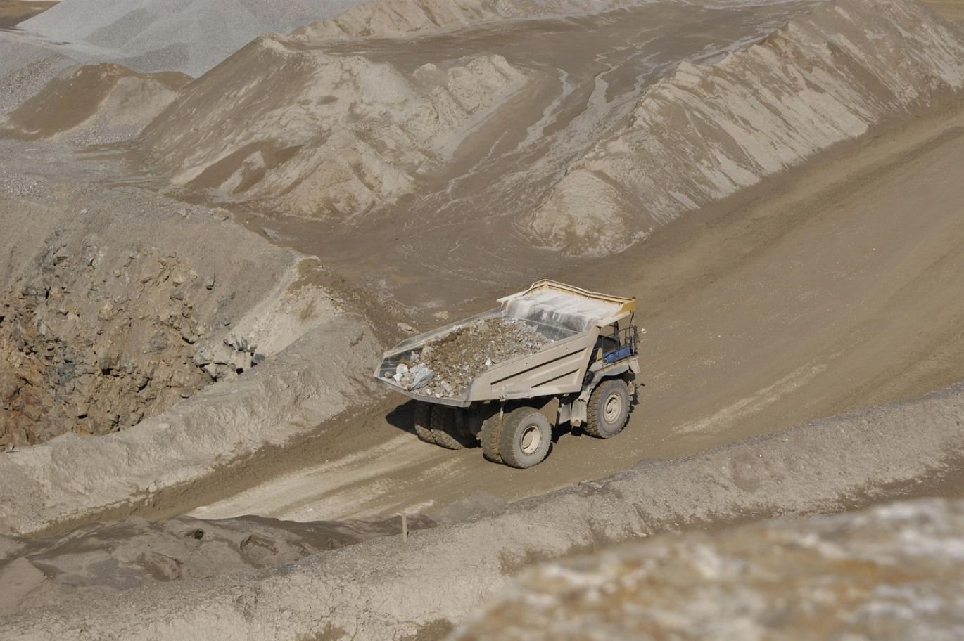 Silica sand being supplied by Maiyam Group, a leading mineral dealer in Kenya.