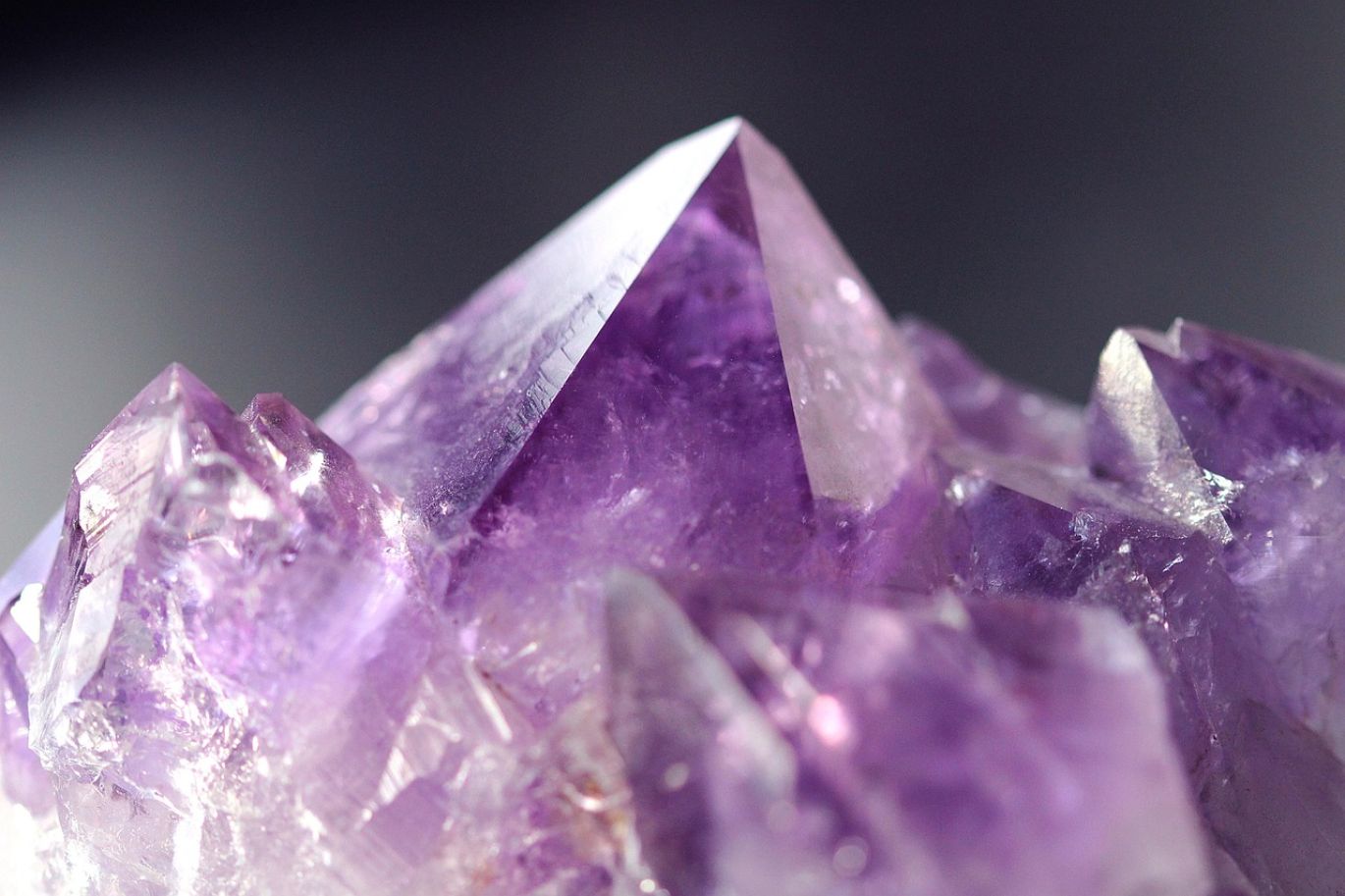 Simply Gems Wholesale Crystals & Gemstones Supplier showcasing beautiful, ethically sourced gemstones from Kenya.