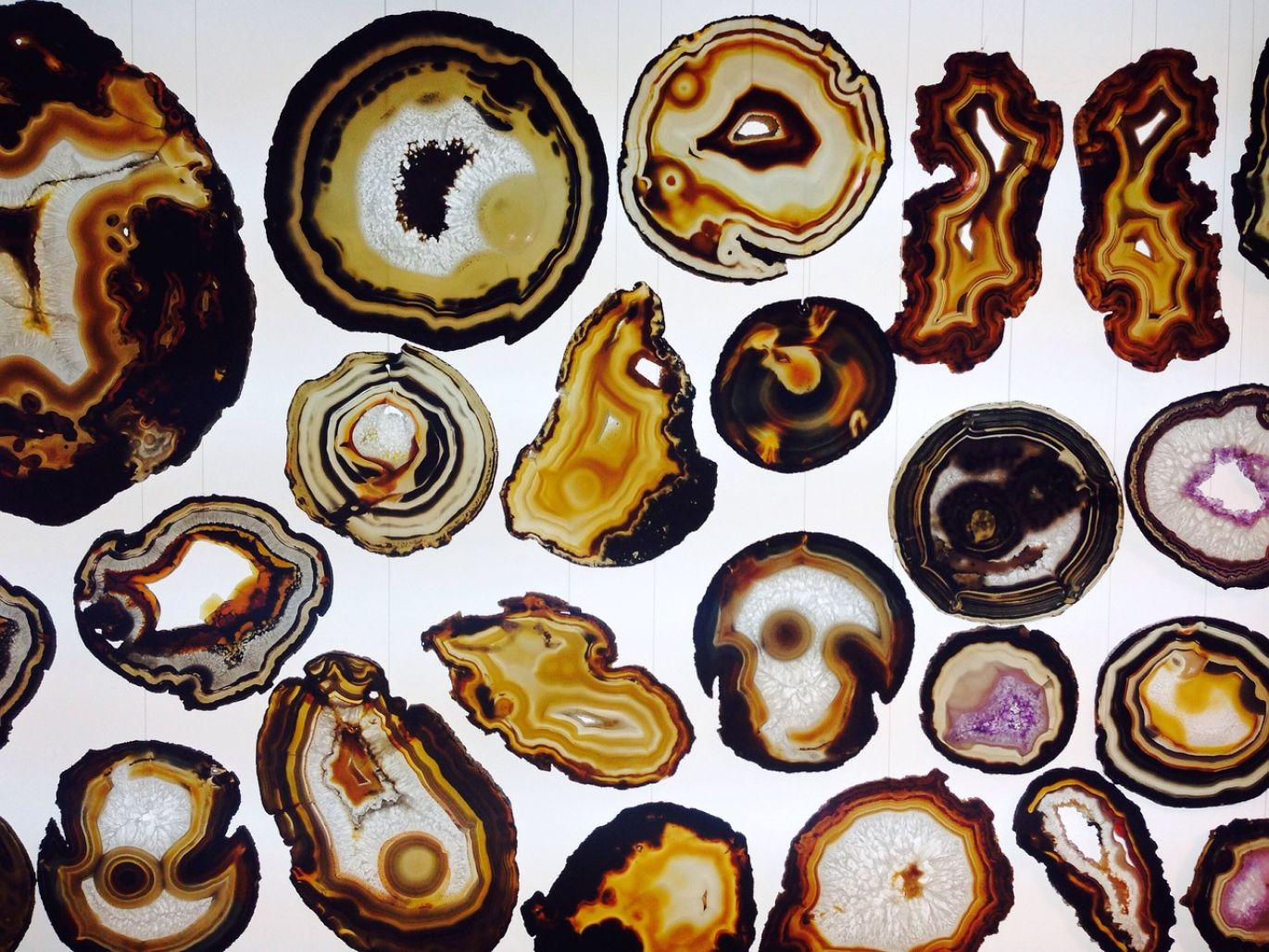 Simply Gems Wholesale: Assortment of ethically sourced, high-quality gemstones from Kenya, including sapphires and emeralds.