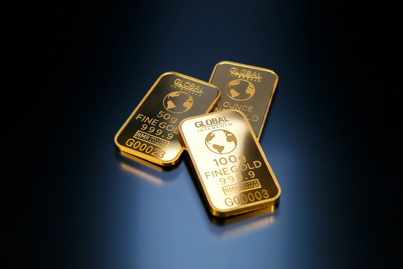 Close-up of a shiny platinum bar, representing Spot Platinum Today market value.