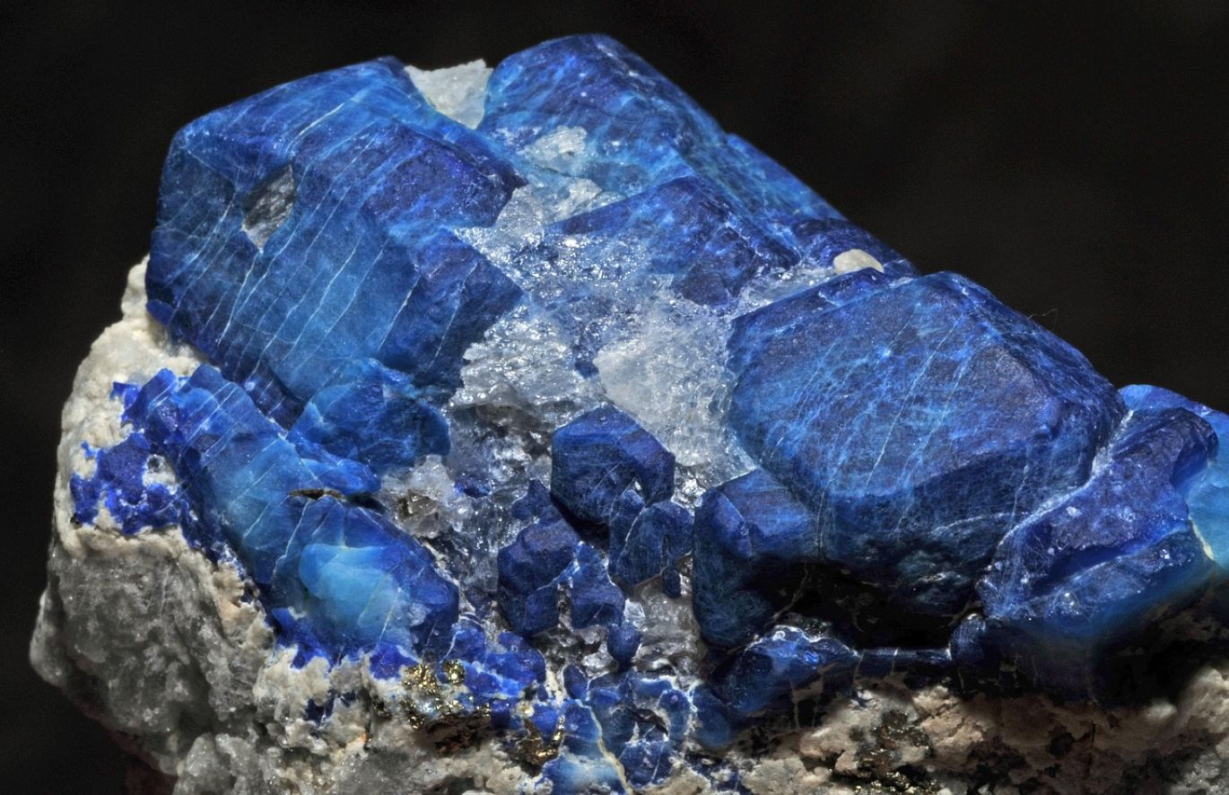 Raw tellurium mineral crystals used in industrial applications