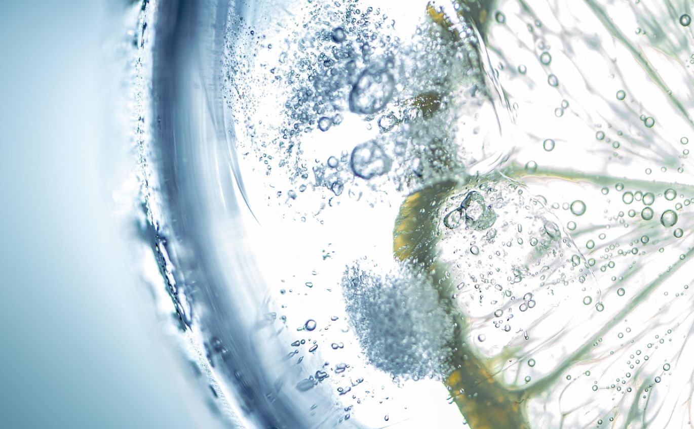 Close-up of soda crystals, highlighting their granular texture and white appearance, representing their use in industrial