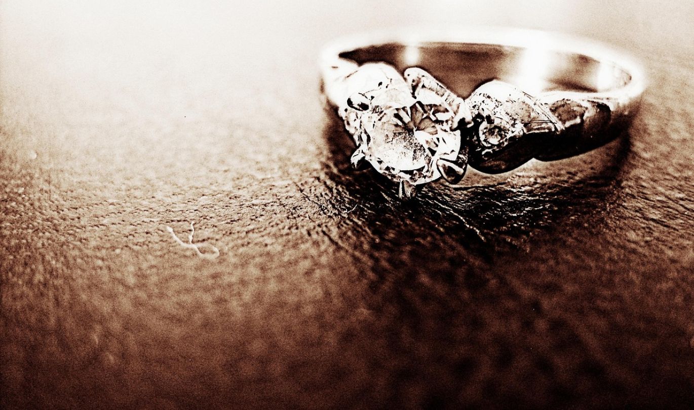 Stacked bars of gold, platinum, and silver representing Zion Precious Metals